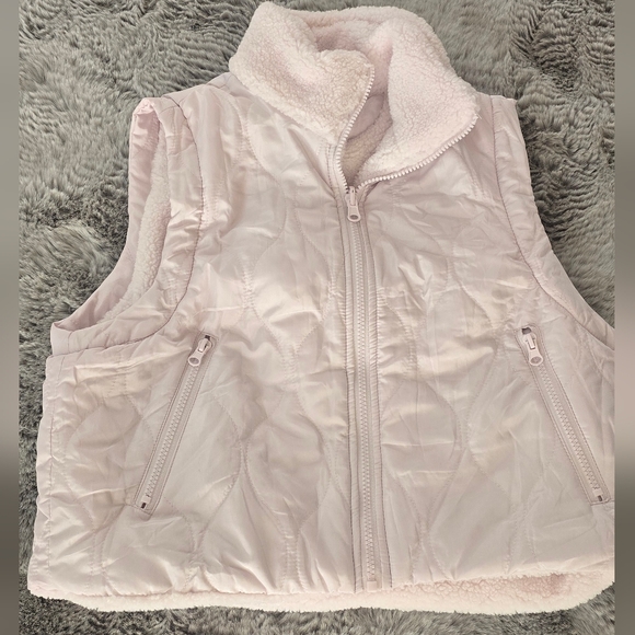 Forever 21 Jackets & Blazers - Forever 21 Light Pink Quilted Sherpa Vest Medium